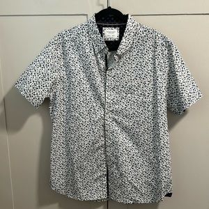 Men’s button up shirt size L